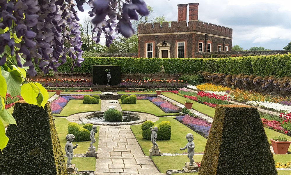 Hampton Court Palace garden